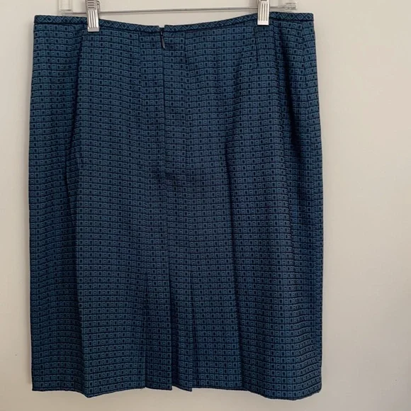 Tahari blue w black pattern skirt set